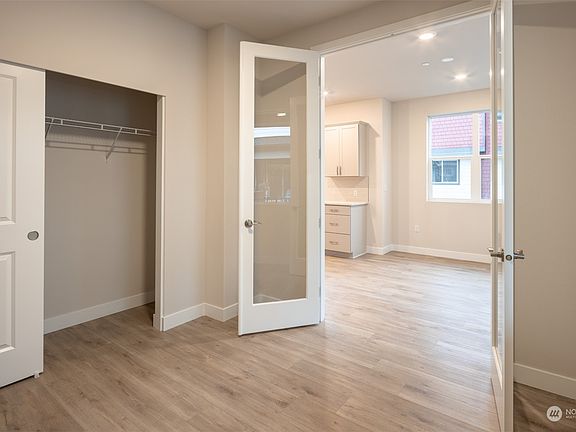 4th image of 345 E Park Street #B3