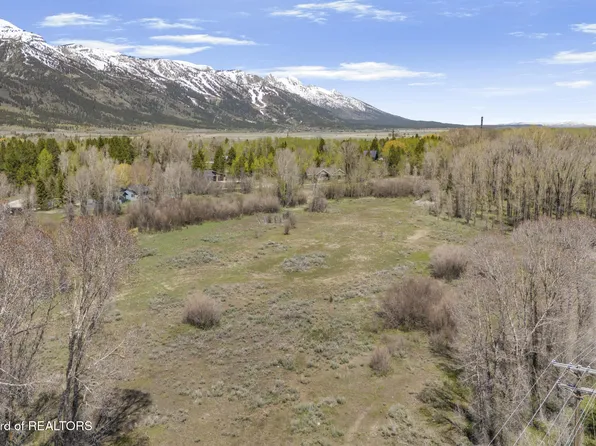 3590 N Kennel Ln, Wilson, WY 83014