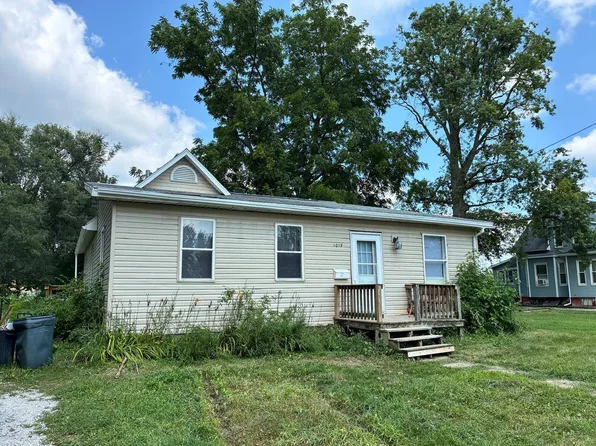 1019 E Walnut St, Canton, IL 61520