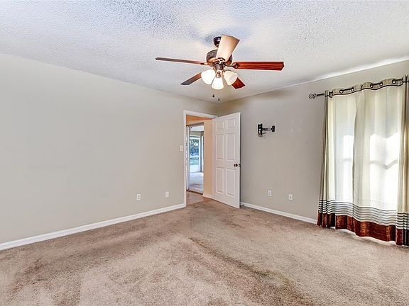 5th image of 950 Laurel Oaks Ln