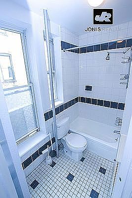 5th image of 121 Saint Marks Pl APT 27