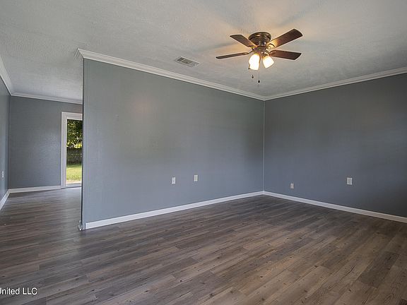 3rd image of 1803 Cherokee Dr