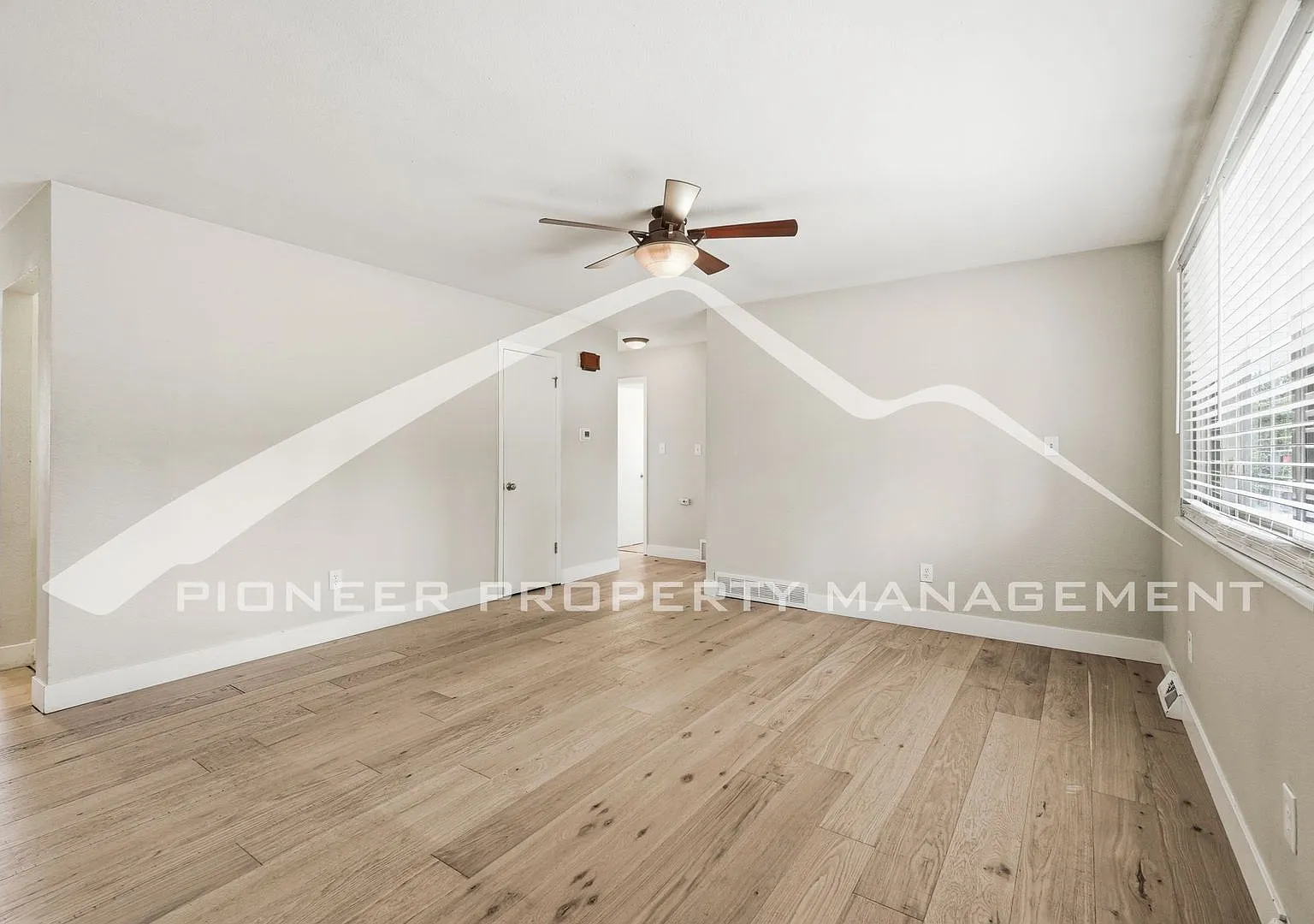 Spacious Duplex with Central AC and Total of 3 Garage Parking Spaces! — Photo 2