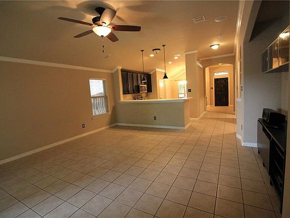 4th image of 1305 Meadowlark Dr