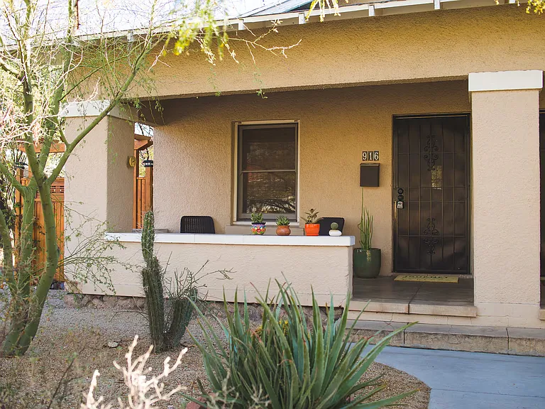 916 E Helen St — Photo 8