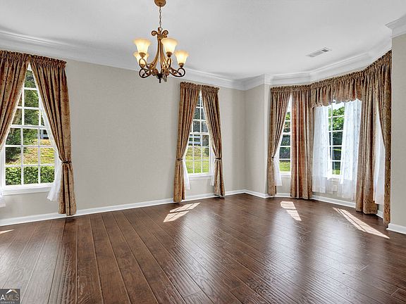 5th image of 9815 Settlers Ln