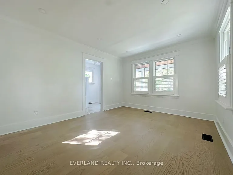 426 Reynolds St — Photo 5