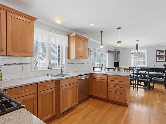 5th image of 46 School Ave #1