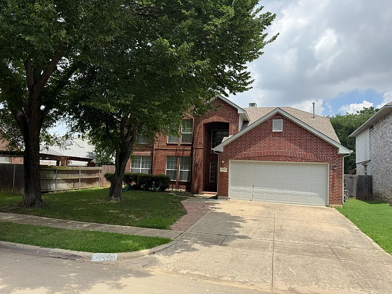 1933 Parktree Dr — Photo 1