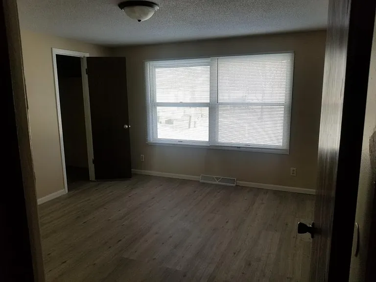 48 Rose Park SW — Photo 8