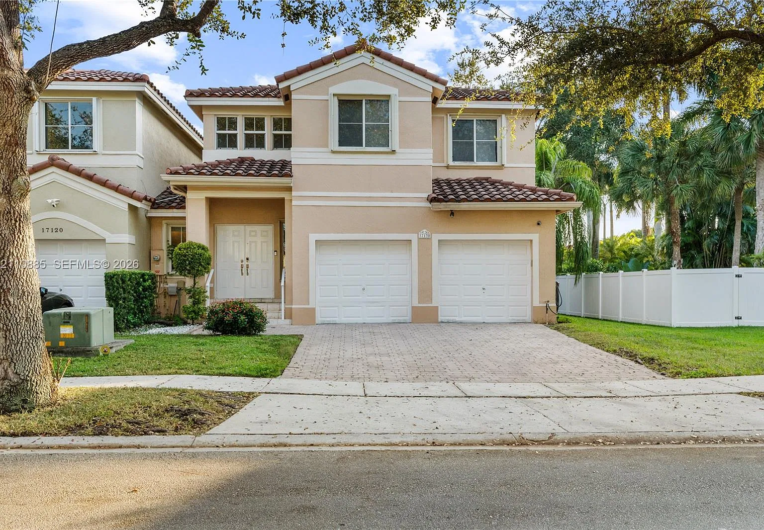 4 bed, 2.5 bath, 1869 sqft, $4,000 — Photo 2