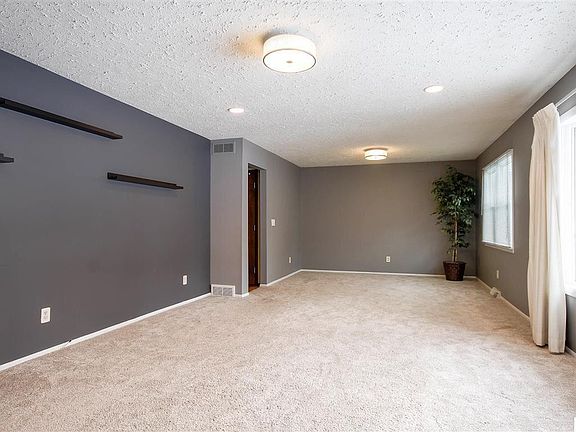 4th image of 229 Westlawn #0