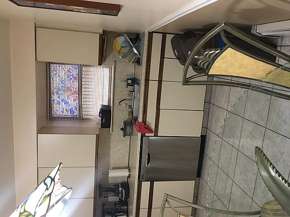 3rd image of 840 Vincent Ave #1