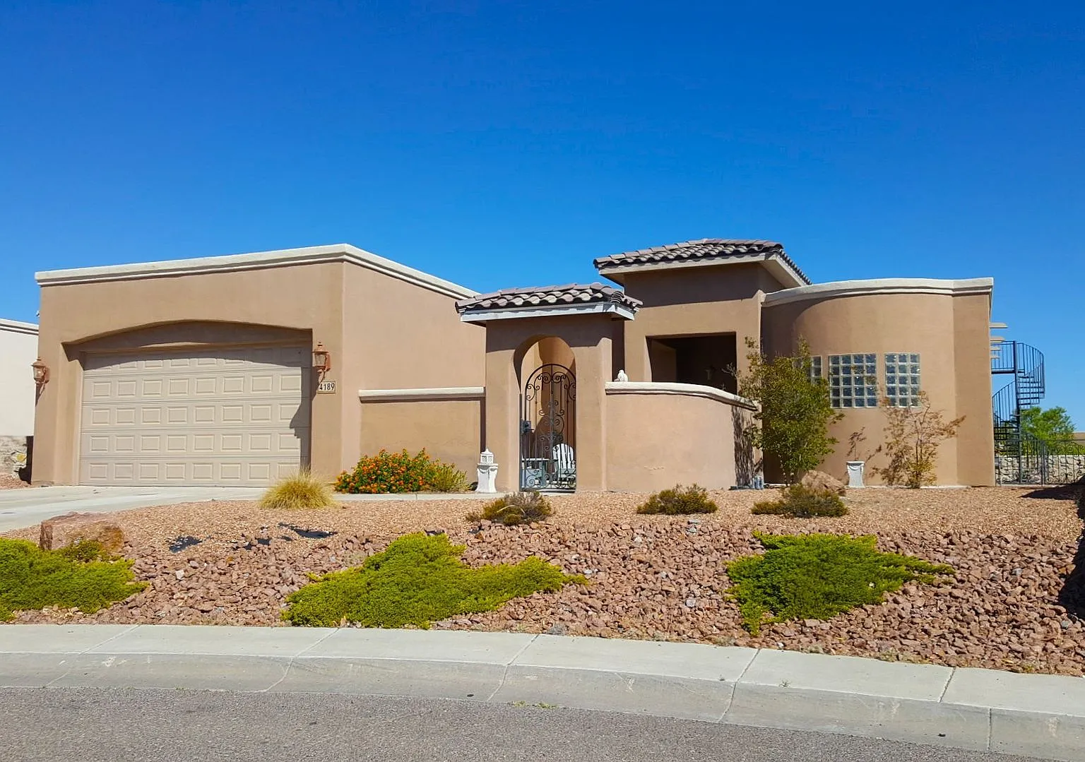 4189 Capistrano — Photo 1