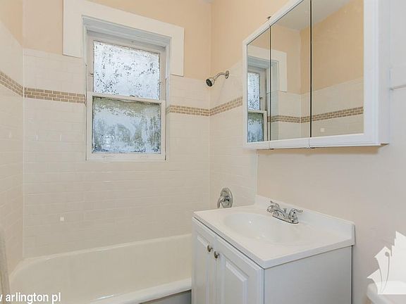4th image of 630 W Arlington Pl #227