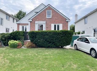 5308 192nd St, Fresh Meadows, NY 11365