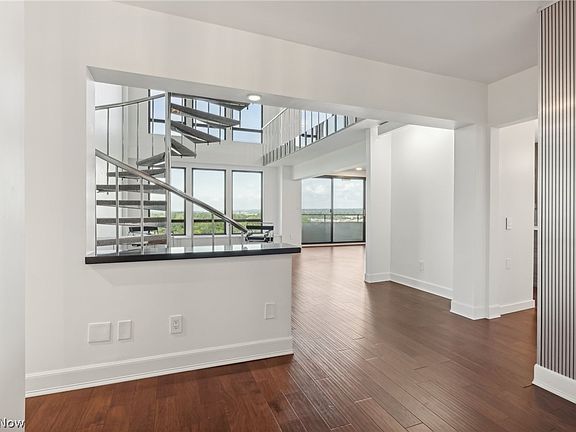 2nd image of 1 Bratenahl Pl APT 1302