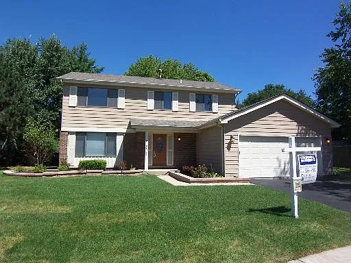 5S741 Cardinal Ct photo 1