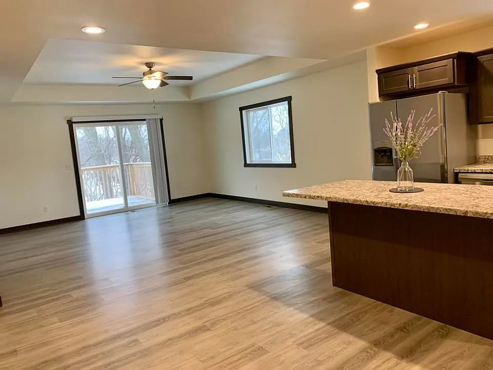 3 bed, 2250 sqft, $2,350 — Photo 4