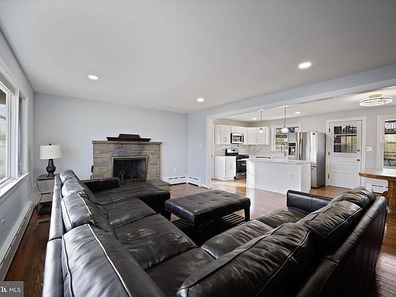 4th image of 4001 Parkwood Ave