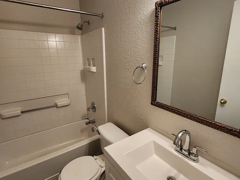 607 Hollyberry Dr — Photo 25