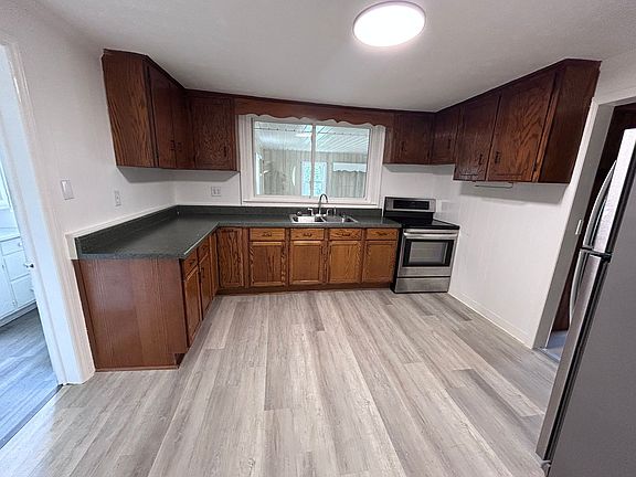4th image of 435 Lawrence St