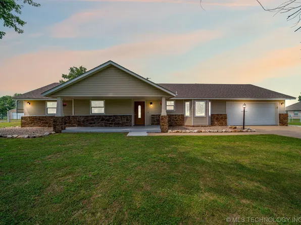 6042 Country Dr, Pryor, OK 74361
