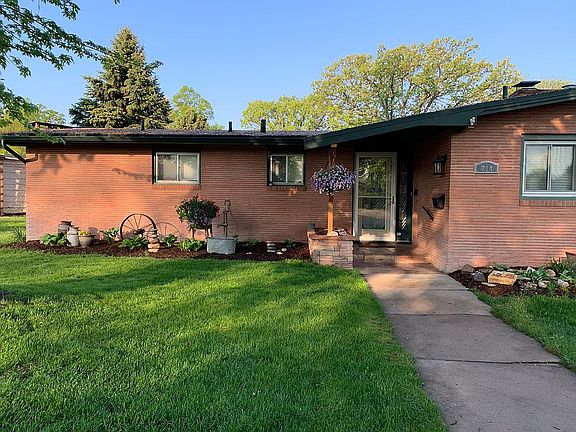 4th image of 214 E Circle Dr
