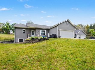 31800 Pine Ridge Cir, Lawton, MI 49065