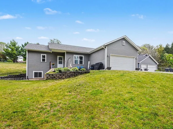 31800 Pine Ridge Cir, Lawton, MI 49065