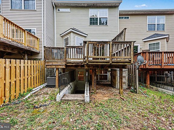 3rd image of 3362 Vineland Pl