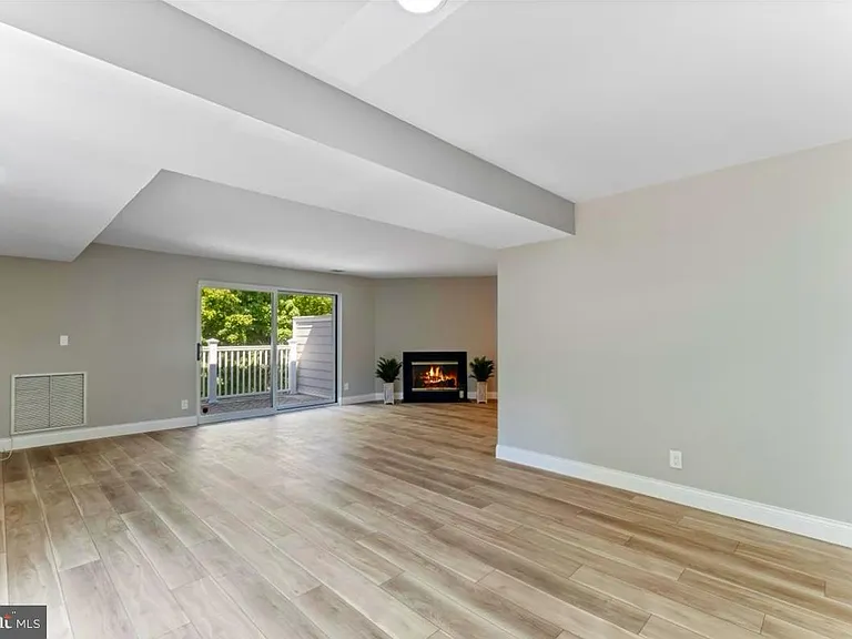 1750 Oakwood Ter #16C — Photo 9