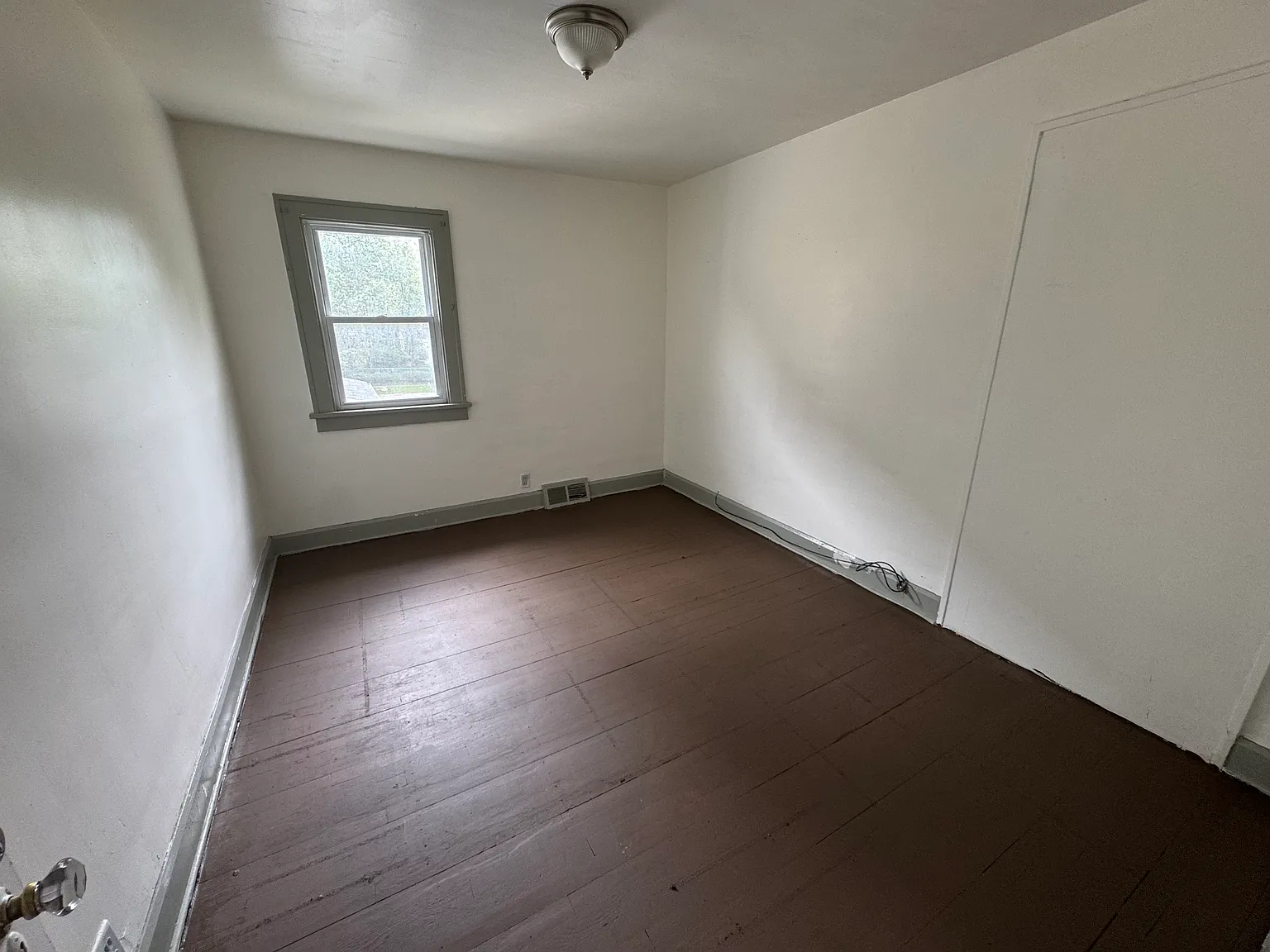 3 bed, 1200 sqft, $1,200 — Photo 4