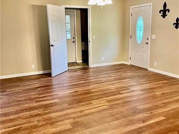 3rd image of 111 Forest Dr