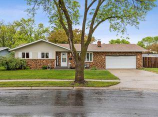 3105 Edgewood Dr N, Fargo, ND 58102