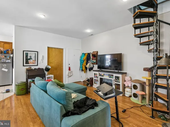 303 S 11th St #5, Philadelphia, PA 19107