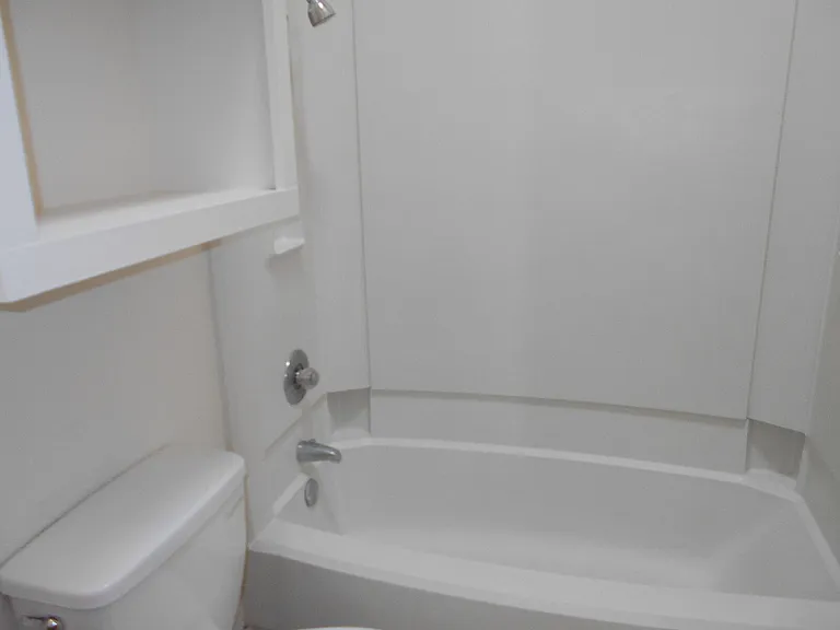 134 N Troy Ave #B — Photo 4