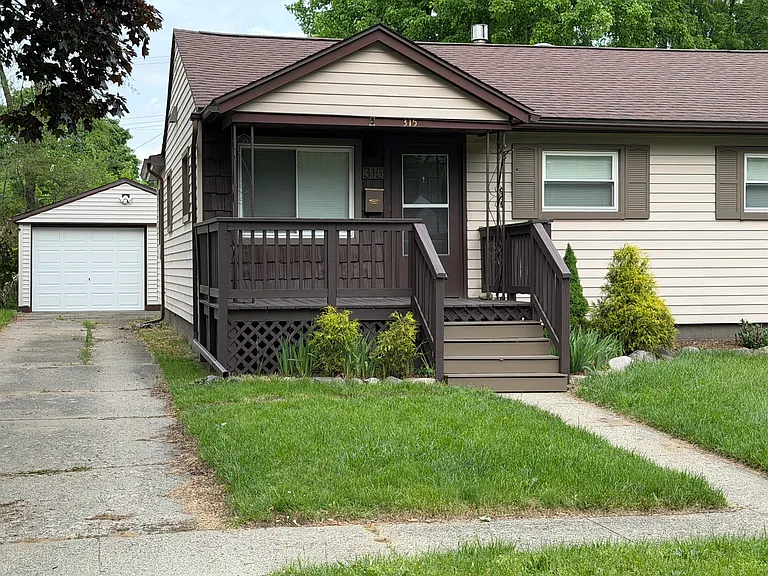 315 Kansas Ave — Photo 2