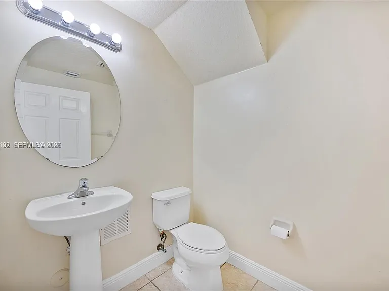 3728 NE 3rd Ct — Photo 22
