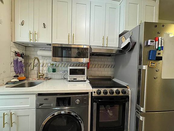 4th image of 518 E 6th St #4
