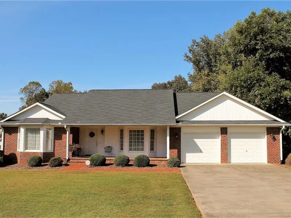 254 S Peace Haven Rd, Winston Salem, NC 27104
