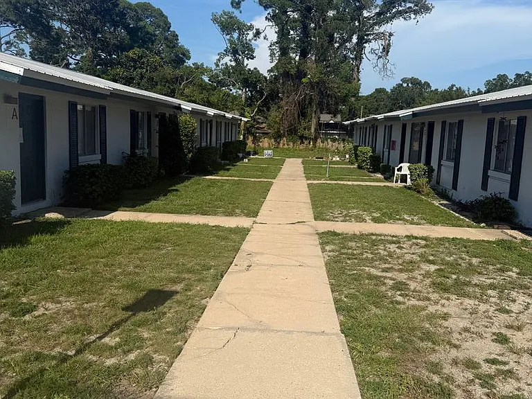 MP-Oak Tree Apartments — Photo 9