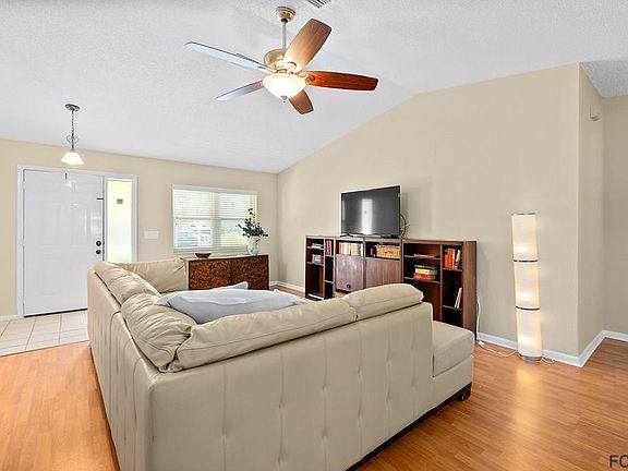 4th image of 12 Potterville Ln