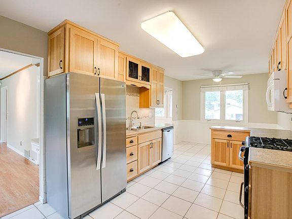 3rd image of 8208 W Franklin Ave