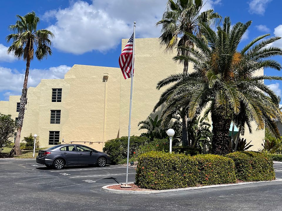 1st image of 955 Palm View Dr #205