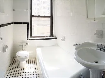 Rented by Siderow Residential Group