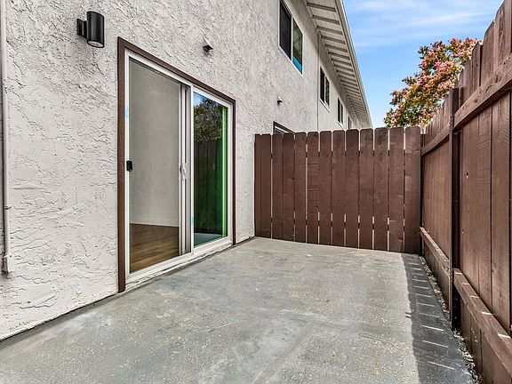 3rd image of 428-72 W Los Angeles Dr