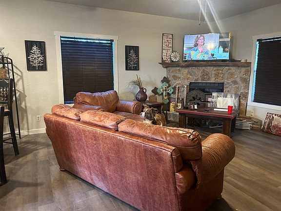 3rd image of 101 Hideaway Dr