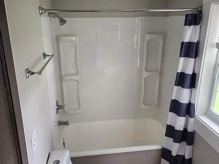 210 E 19th St #4 — Photo 10
