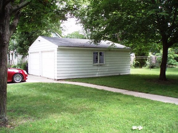2nd image of 589 W 19th St